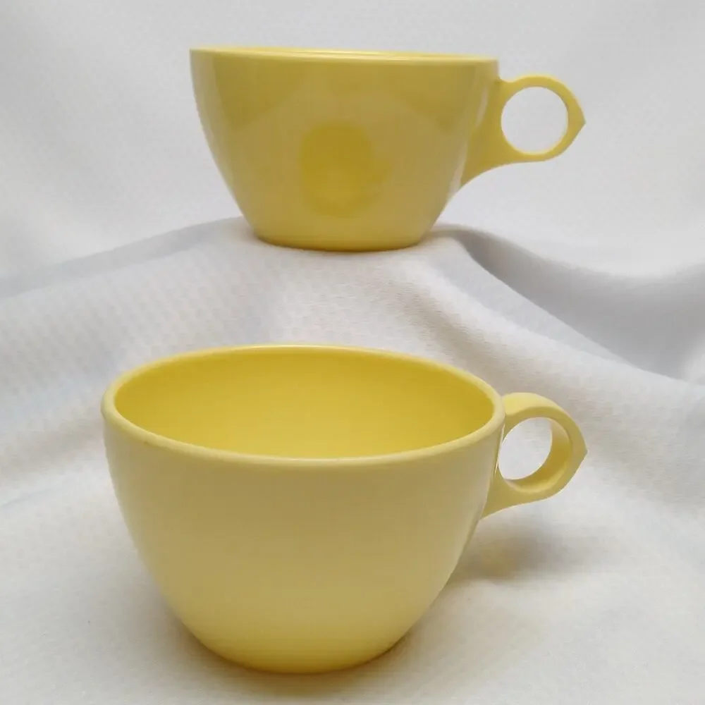 Windsor Melmac Yellow Coffee Cups Mugs 404-6 404-7 Set 2 Mid Century Retro Diner
